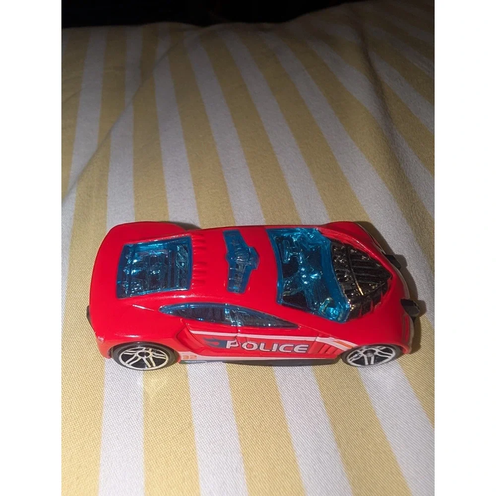 2013 Hot Wheels Police Pursuit Speed Trap #32 Red 1:64 Diecast Car T9685